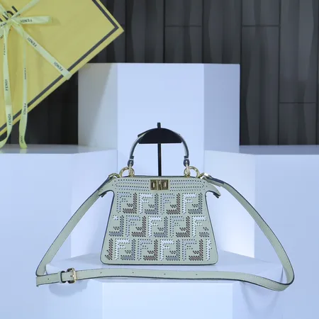 フェンディ ハンドバッグ