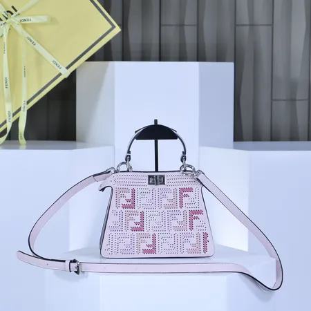 フェンディ ハンドバッグ