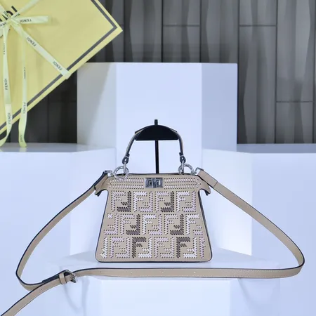 フェンディ ハンドバッグ