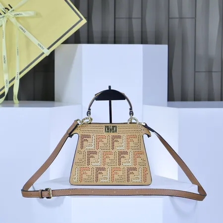 フェンディ ハンドバッグ