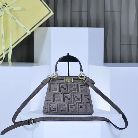 フェンディ ハンドバッグ