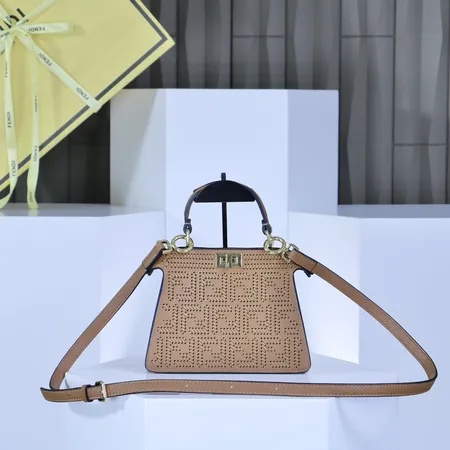 フェンディ ハンドバッグ