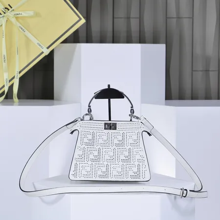 フェンディ ハンドバッグ