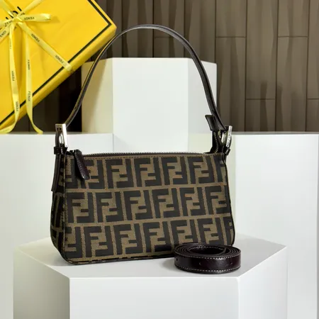 フェンディ ハンドバッグ