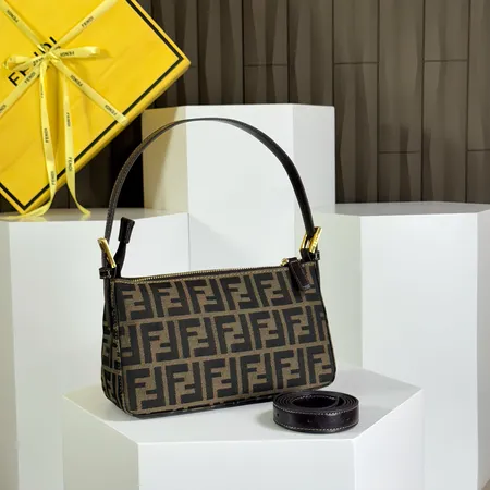 フェンディ ハンドバッグ