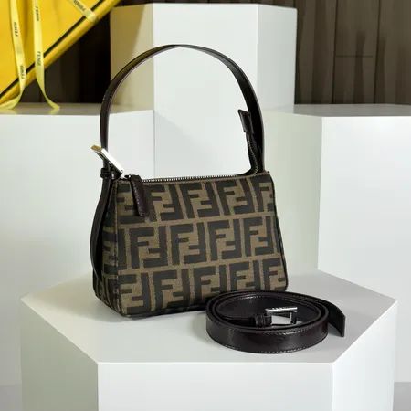 フェンディ ハンドバッグ