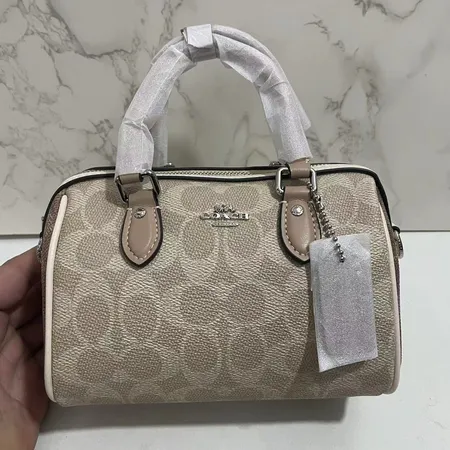 フェンディ ハンドバッグ