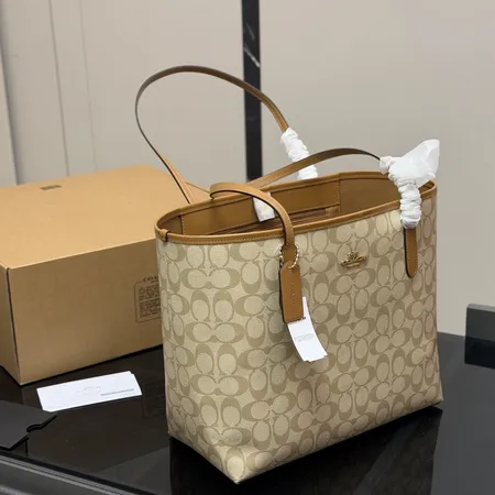 コーチ ハンドバッグ