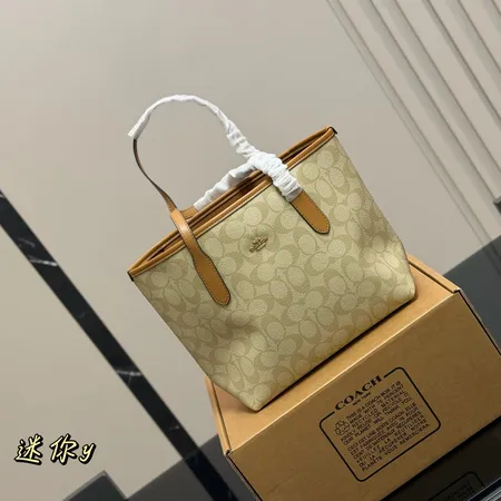 コーチ ハンドバッグ