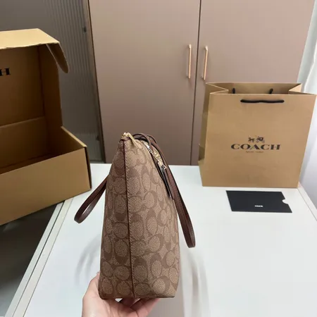 コーチ ハンドバッグ