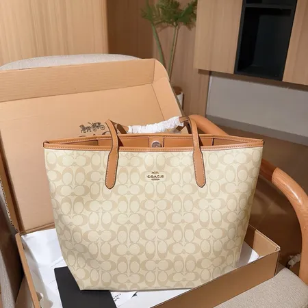 コーチ ハンドバッグ