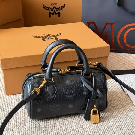 エムシーエム ショルダーバッグ