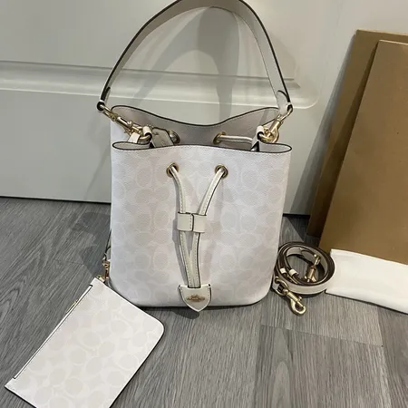 コーチ ハンドバッグ