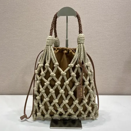 プラダ ハンドバッグ