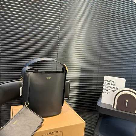 コーチ ハンドバッグ