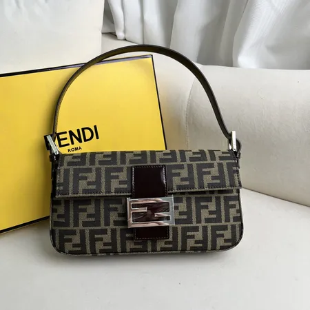 フェンディ ハンドバッグ