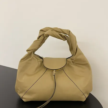 フェンディ ハンドバッグ