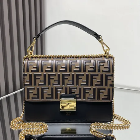 フェンディ ハンドバッグ