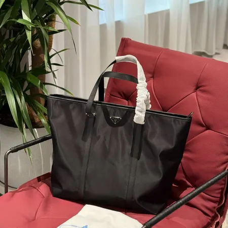 プラダ ハンドバッグ