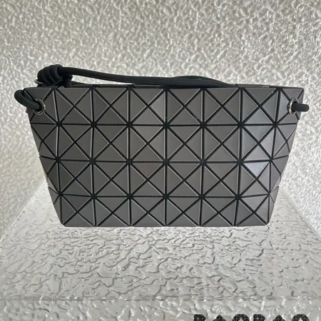 イッセイ ミヤケ ショルダーバッグ