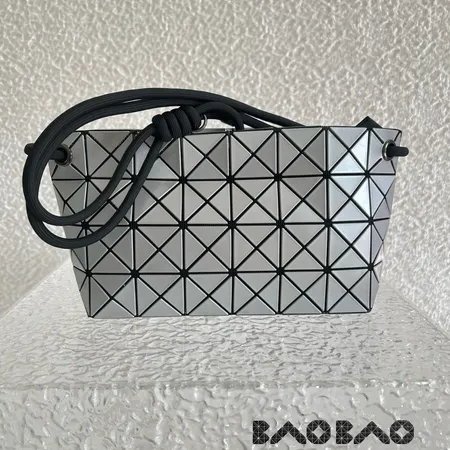 イッセイ ミヤケ ショルダーバッグ