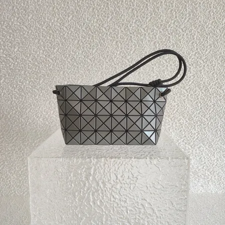 イッセイ ミヤケ ショルダーバッグ