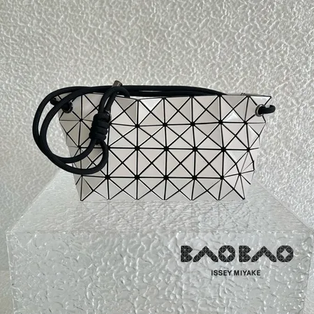 イッセイ ミヤケ ショルダーバッグ