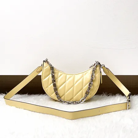 コーチ ショルダーバッグ