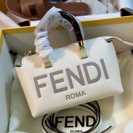 フェンディ ハンドバッグ