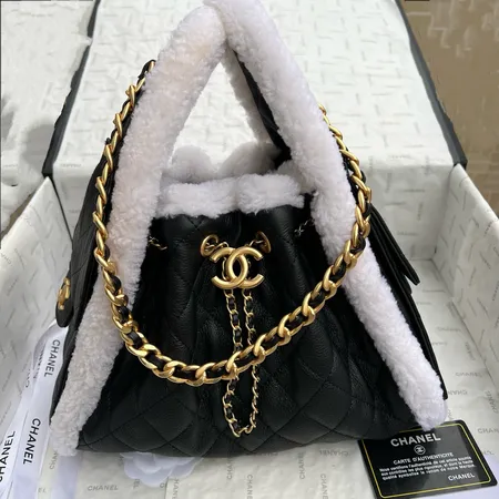 シャネル ショルダーバッグ