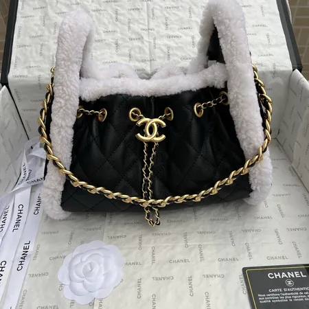 シャネル ショルダーバッグ