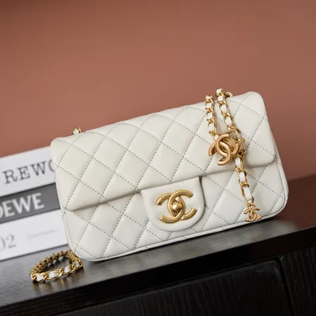 シャネル ショルダーバッグ