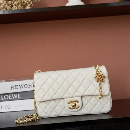 シャネル ショルダーバッグ