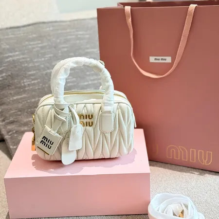 ミュウミュウ ハンドバッグ