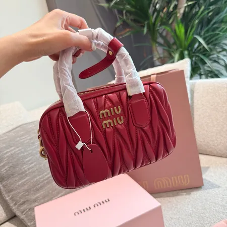 ミュウミュウ ハンドバッグ