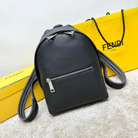 フェンディ ショルダーバッグ