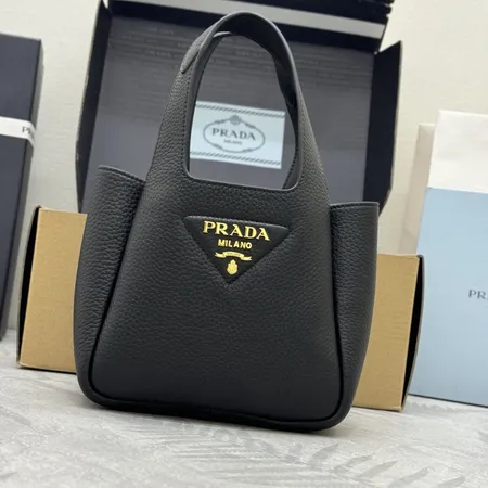プラダ ハンドバッグ