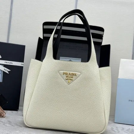 プラダ ハンドバッグ