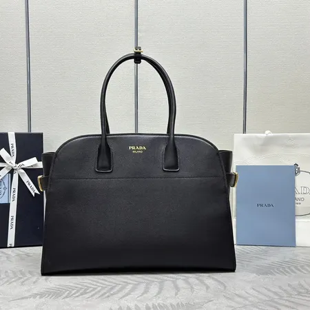 プラダ ハンドバッグ