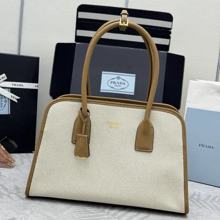 プラダ ハンドバッグ