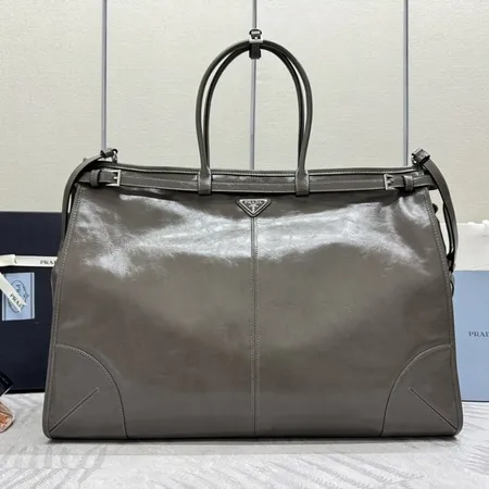 プラダ ハンドバッグ