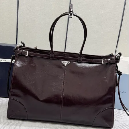 プラダ ハンドバッグ