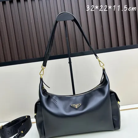 プラダ ハンドバッグ