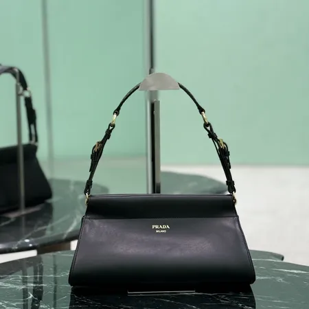 プラダ ハンドバッグ