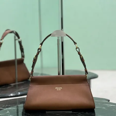 プラダ ハンドバッグ