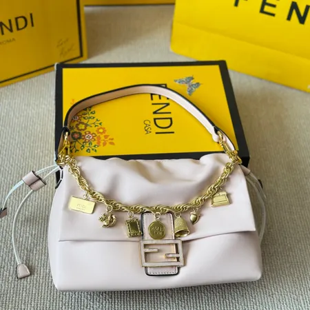 フェンディ ハンドバッグ