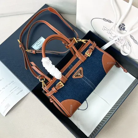 プラダ ハンドバッグ