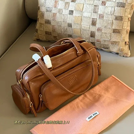 ミュウミュウ ハンドバッグ