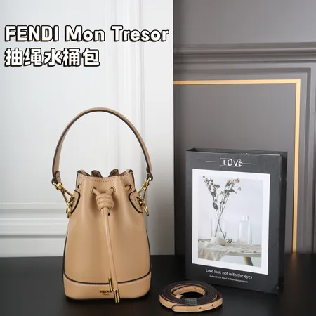 フェンディ ハンドバッグ