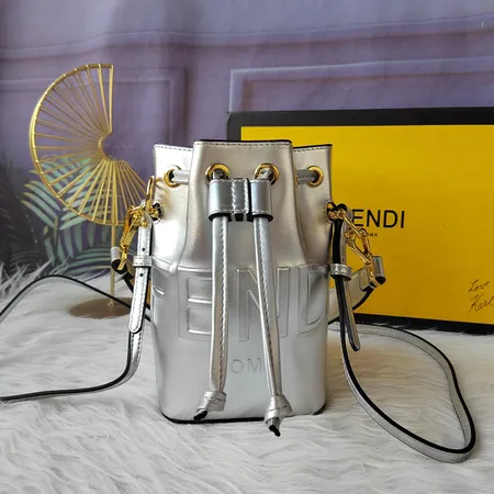 フェンディ ショルダーバッグ